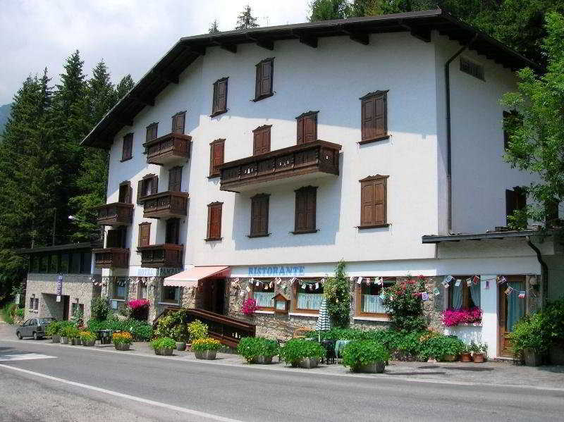 Hotel Spampatti Castione della Presolana Bagian luar foto