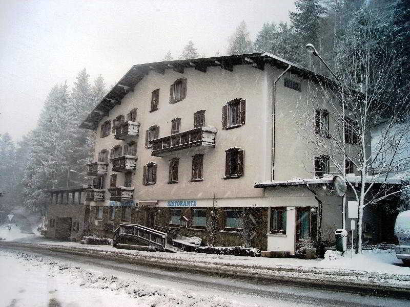 Hotel Spampatti Castione della Presolana Bagian luar foto