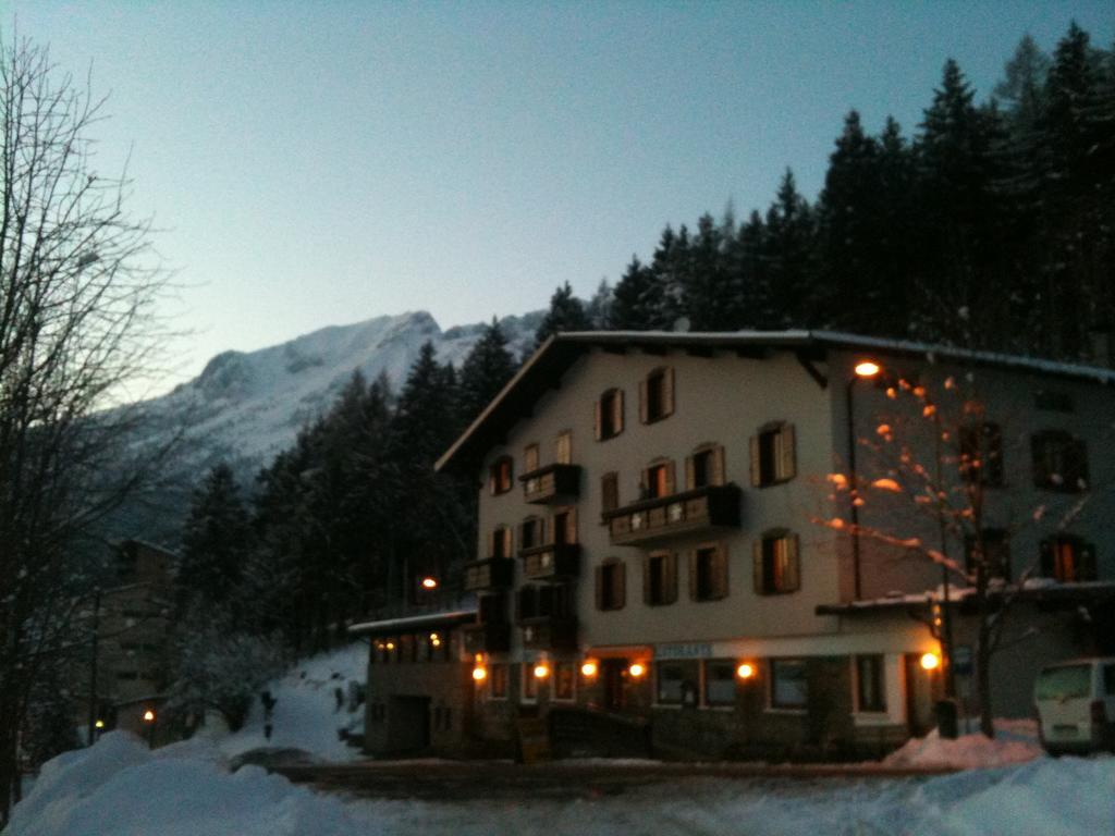 Hotel Spampatti Castione della Presolana Bagian luar foto